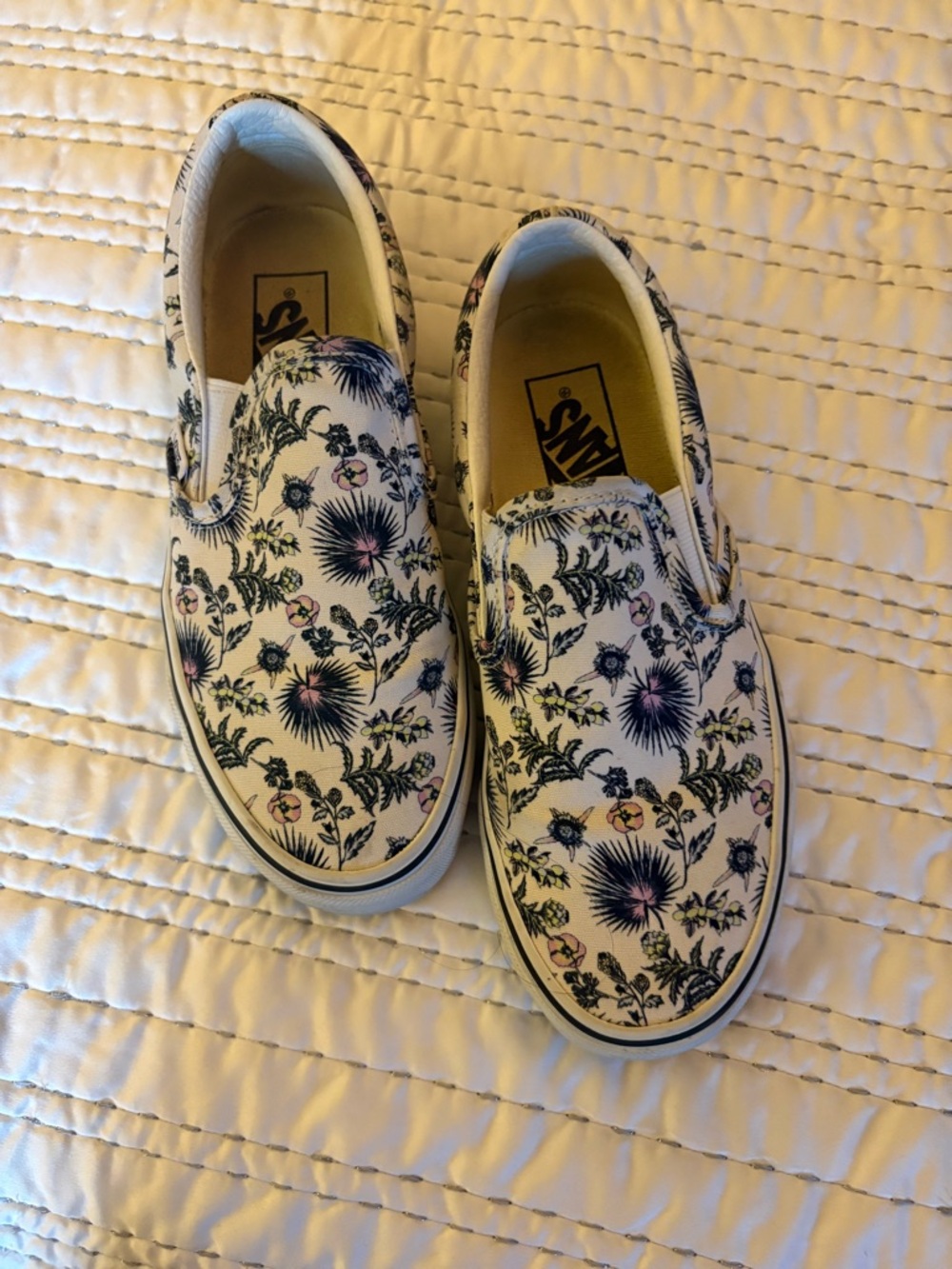 Vans Kids Floral Slip-On Sneakers in White with Black, Pink & Green Print